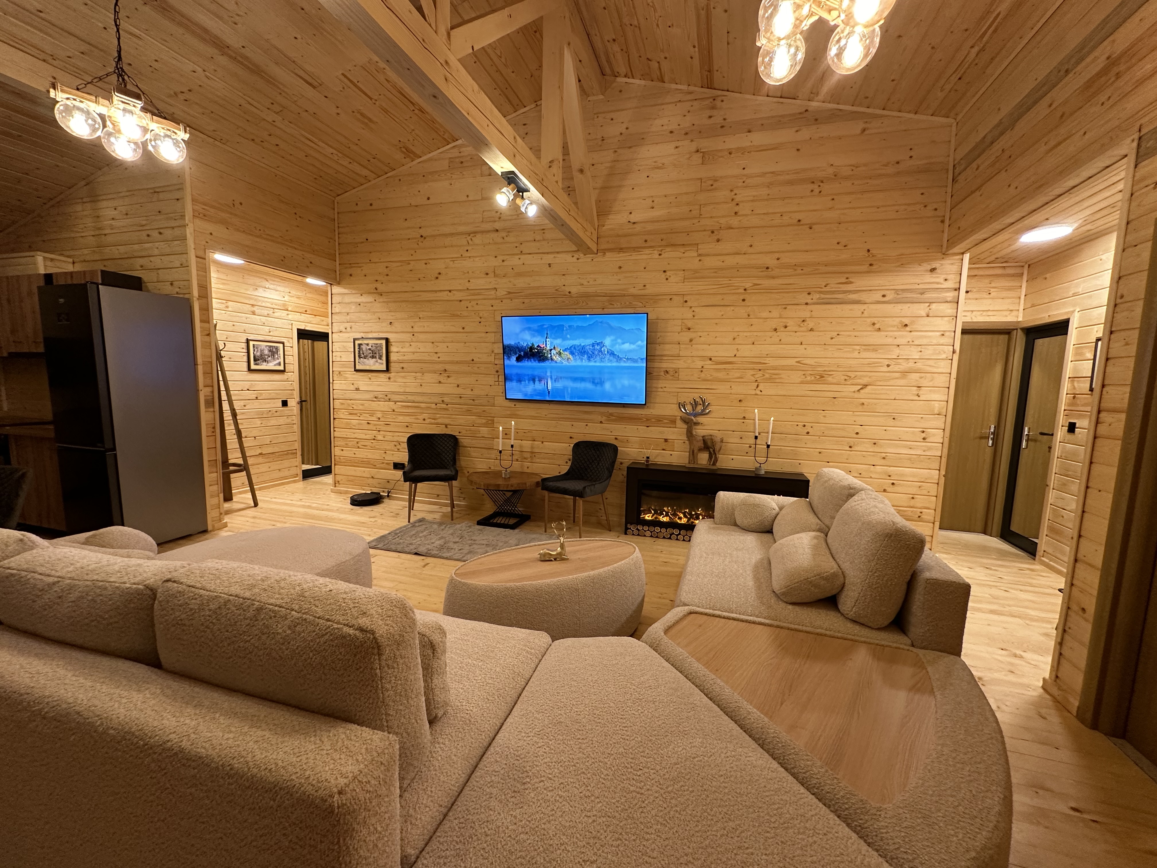 Stylish Alpine Ski Chalet Tirol , Borovets
